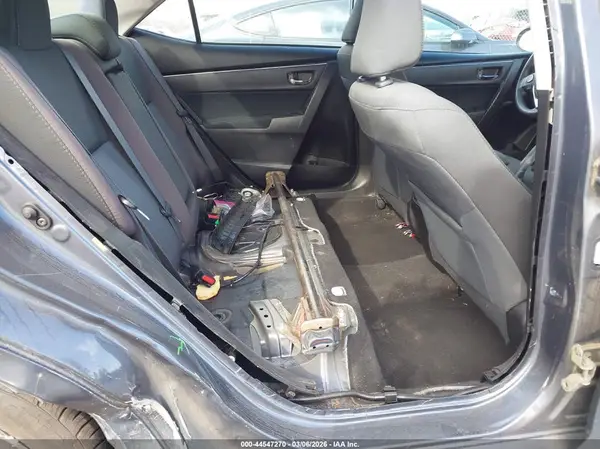 5YFBURHE1JP756753 2018 TOYOTA COROLLA - Image 8