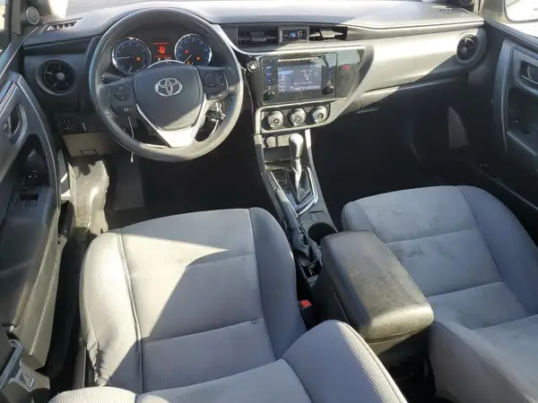 5YFBURHE1JP757675 2018 TOYOTA COROLLA - Image 8
