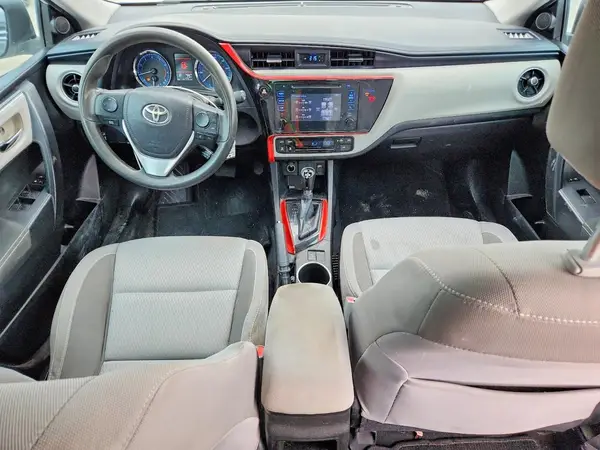 5YFBURHE1JP757689 2018 TOYOTA COROLLA - Image 8