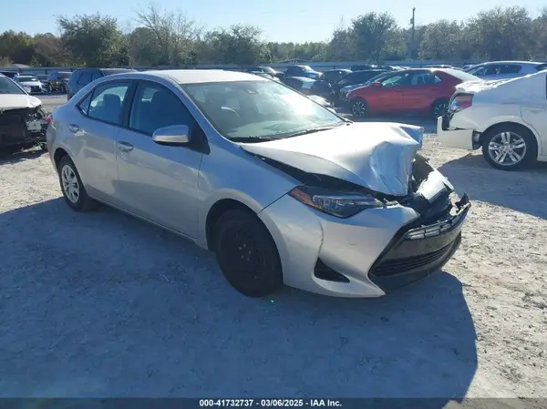 5YFBURHE1JP758941 2018 TOYOTA COROLLA - Image 1
