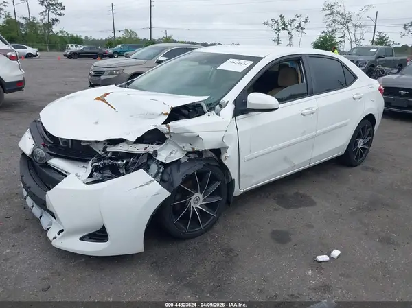 5YFBURHE1JP758969 2018 TOYOTA COROLLA - Image 2