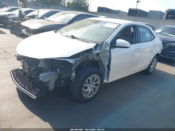 5YFBURHE1JP759281 2018 TOYOTA COROLLA - Image 2