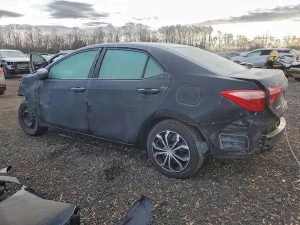 5YFBURHE1JP760155 2018 TOYOTA COROLLA - Image 2