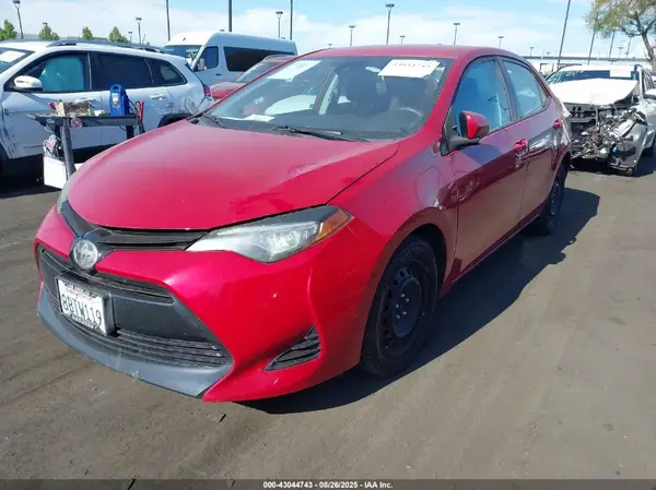 5YFBURHE1JP760799 2018 TOYOTA COROLLA - Image 2