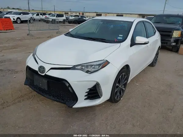 5YFBURHE1JP761712 2018 TOYOTA COROLLA - Image 2