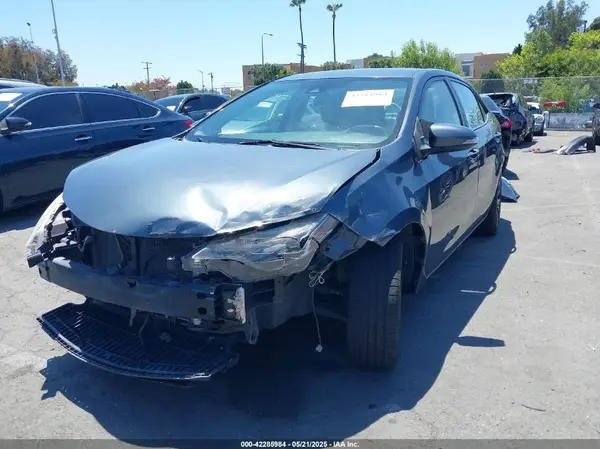 5YFBURHE1JP763153 2018 TOYOTA COROLLA - Image 2