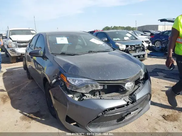 5YFBURHE1JP763525 2018 TOYOTA COROLLA - Image 1