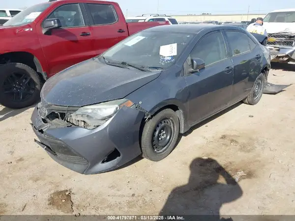 5YFBURHE1JP763525 2018 TOYOTA COROLLA - Image 2