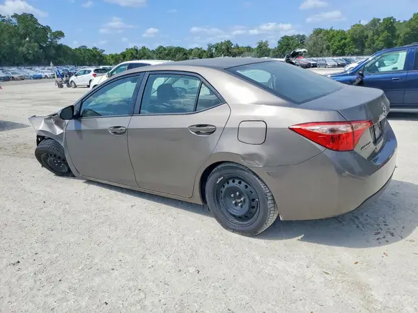 5YFBURHE1JP764027 2018 TOYOTA COROLLA - Image 2