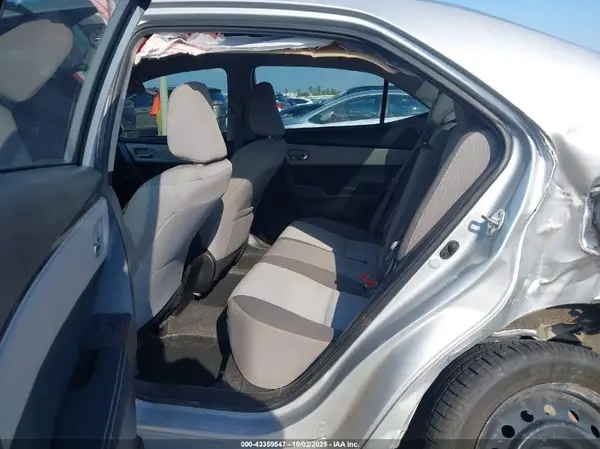 5YFBURHE1JP764738 2018 TOYOTA COROLLA - Image 8