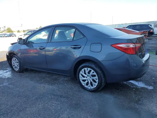 5YFBURHE1JP765212 2018 TOYOTA COROLLA - Image 2