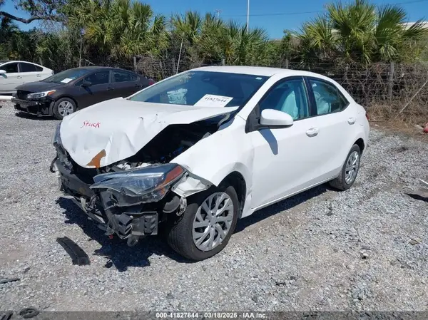 5YFBURHE1JP765551 2018 TOYOTA COROLLA - Image 2