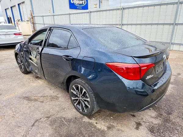 5YFBURHE1JP767672 2018 TOYOTA COROLLA - Image 2