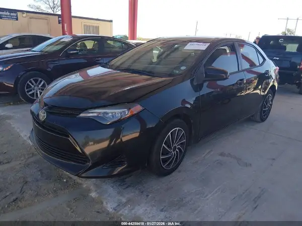 5YFBURHE1JP770295 2018 TOYOTA COROLLA - Image 2