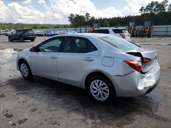 5YFBURHE1JP770474 2018 TOYOTA COROLLA - Image 2