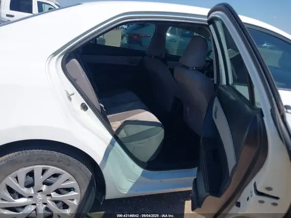 5YFBURHE1JP773407 2018 TOYOTA COROLLA - Image 8