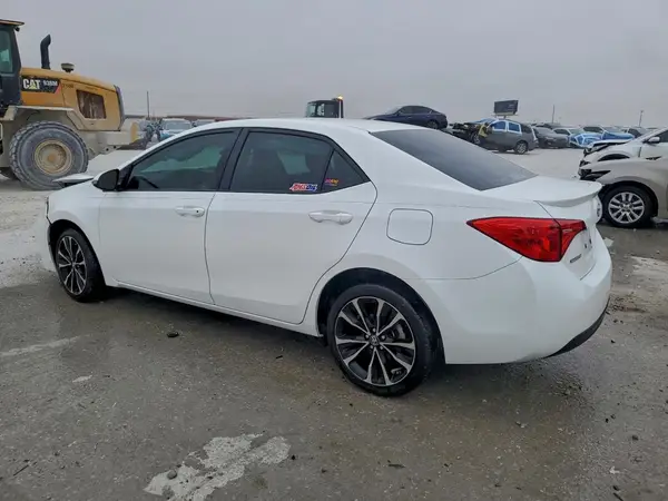 5YFBURHE1JP773696 2018 TOYOTA COROLLA - Image 2