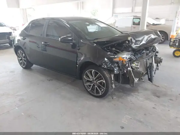 5YFBURHE1JP773892 2018 TOYOTA COROLLA - Image 1
