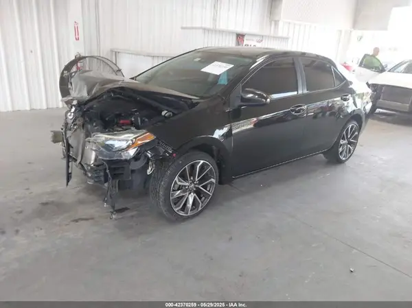 5YFBURHE1JP773892 2018 TOYOTA COROLLA - Image 2