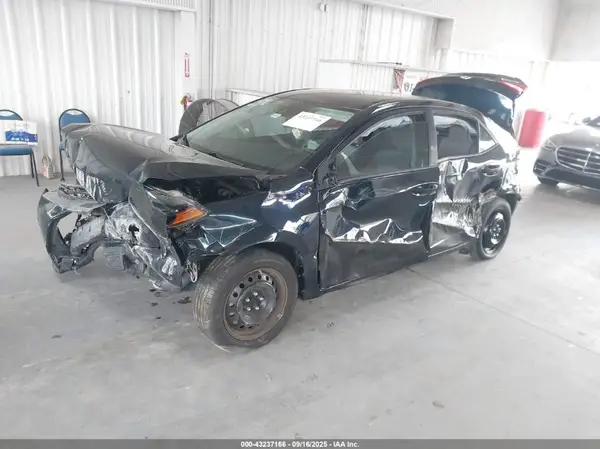 5YFBURHE1JP774041 2018 TOYOTA COROLLA - Image 2
