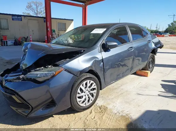 5YFBURHE1JP778123 2018 TOYOTA COROLLA - Image 2
