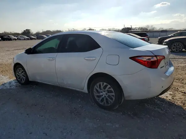 5YFBURHE1JP778431 2018 TOYOTA COROLLA - Image 2