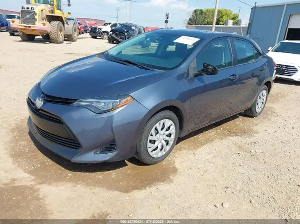 5YFBURHE1JP778753 2018 TOYOTA COROLLA - Image 2