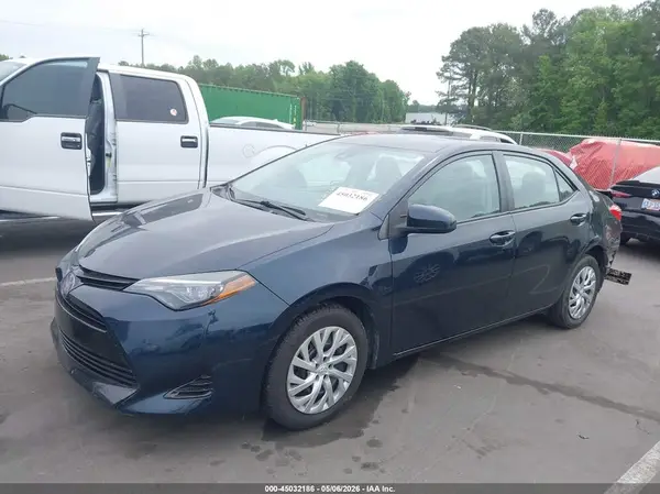 5YFBURHE1JP779045 2018 TOYOTA COROLLA - Image 2