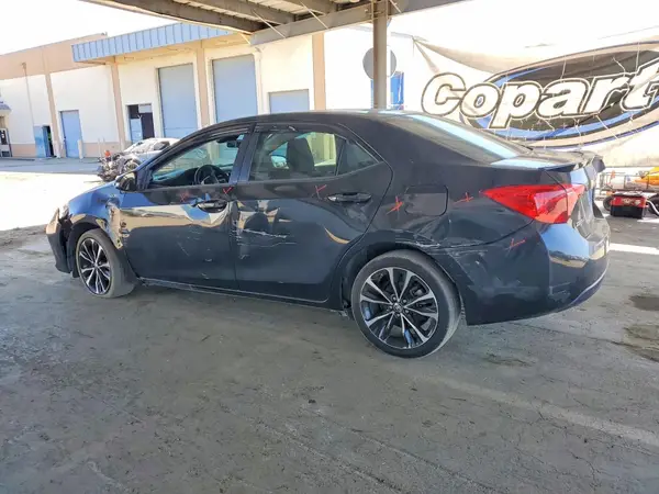5YFBURHE1JP781667 2018 TOYOTA COROLLA - Image 2