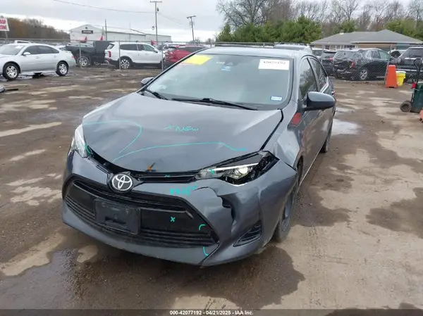 5YFBURHE1JP782236 2018 TOYOTA COROLLA - Image 2