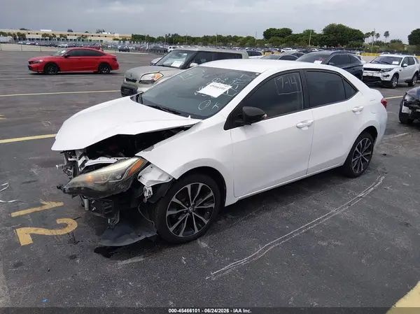 5YFBURHE1JP784388 2018 TOYOTA COROLLA - Image 2