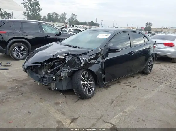 5YFBURHE1JP786299 2018 TOYOTA COROLLA - Image 2