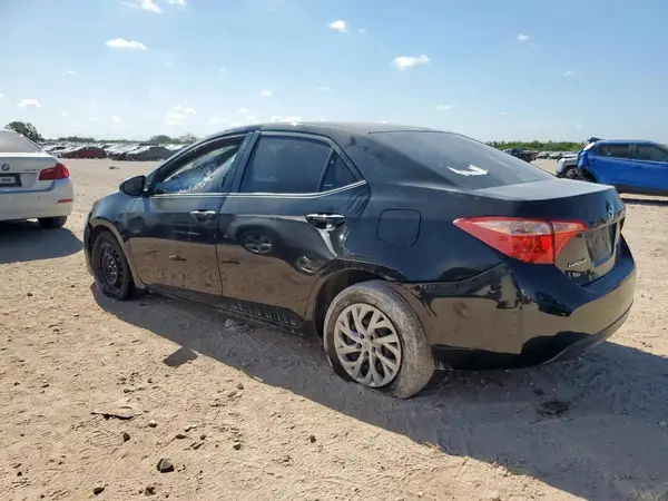 5YFBURHE1JP787923 2018 TOYOTA COROLLA - Image 2