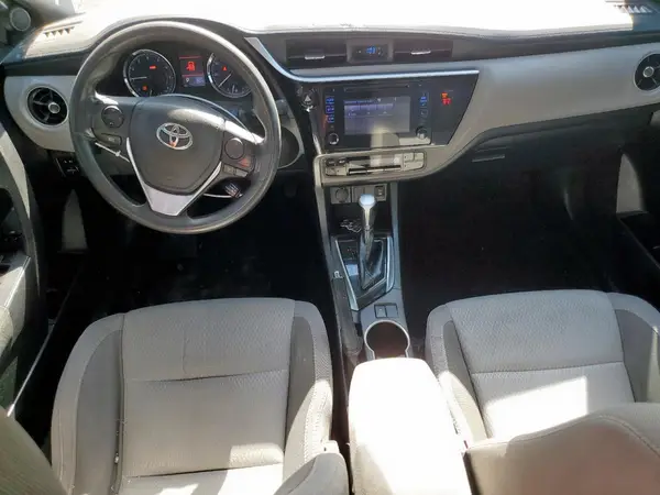 5YFBURHE1JP787923 2018 TOYOTA COROLLA - Image 8