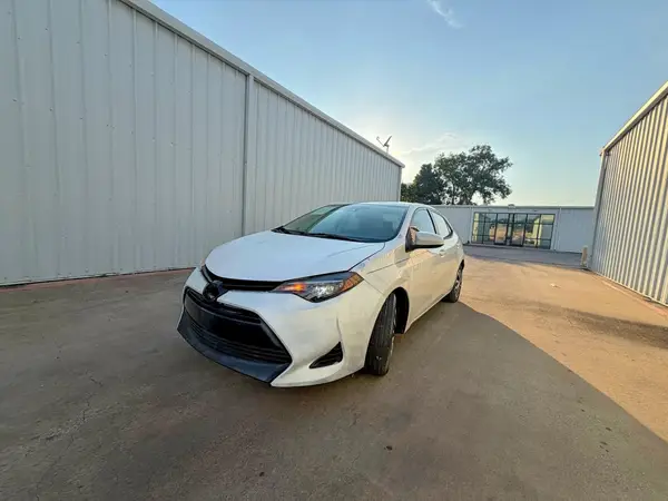 5YFBURHE1JP789395 2018 TOYOTA COROLLA - Image 2