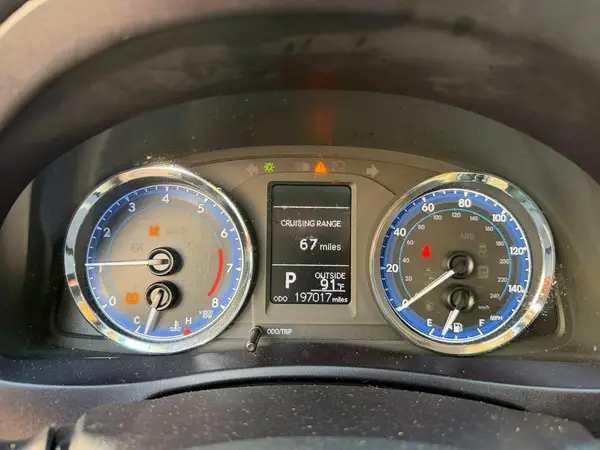 5YFBURHE1JP789395 2018 TOYOTA COROLLA - Image 8