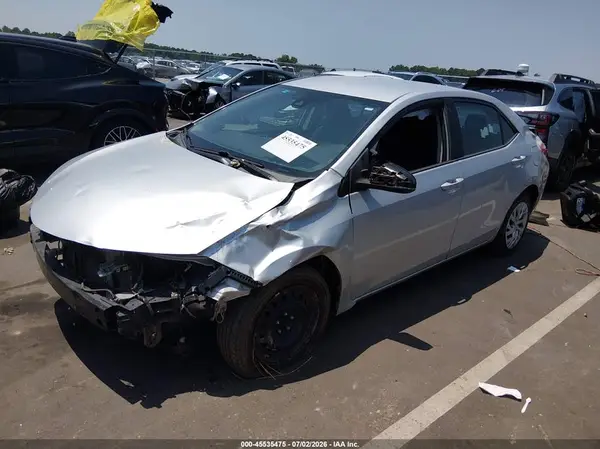 5YFBURHE1JP791227 2018 TOYOTA COROLLA - Image 2