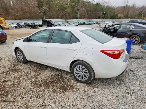 5YFBURHE1JP793138 2018 TOYOTA COROLLA - Image 2