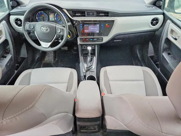 5YFBURHE1JP793138 2018 TOYOTA COROLLA - Image 8