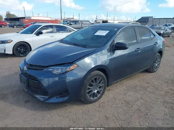 5YFBURHE1JP793186 2018 TOYOTA COROLLA - Image 2