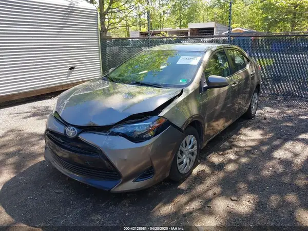 5YFBURHE1JP793222 2018 TOYOTA COROLLA - Image 2