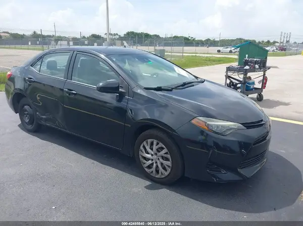 5YFBURHE1JP793513 2018 TOYOTA COROLLA - Image 1