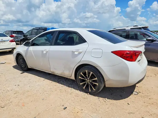 5YFBURHE1JP794290 2018 TOYOTA COROLLA - Image 2