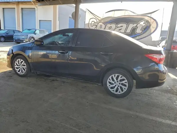 5YFBURHE1JP794550 2018 TOYOTA COROLLA - Image 2