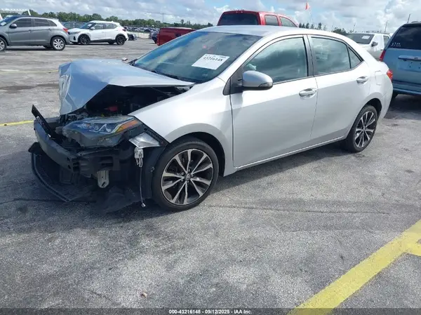 5YFBURHE1JP795813 2018 TOYOTA COROLLA - Image 2