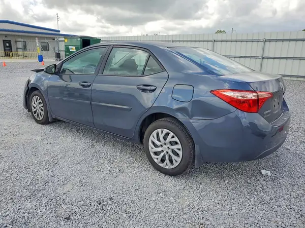 5YFBURHE1JP795939 2018 TOYOTA COROLLA - Image 2