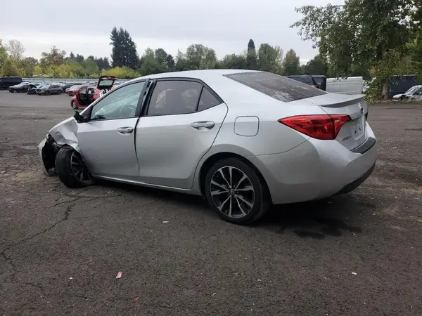 5YFBURHE1JP796279 2018 TOYOTA COROLLA - Image 2