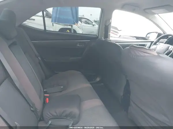 5YFBURHE1JP797903 2018 TOYOTA COROLLA - Image 8