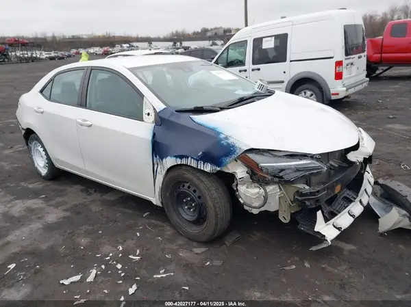 5YFBURHE1JP798985 2018 TOYOTA COROLLA - Image 1