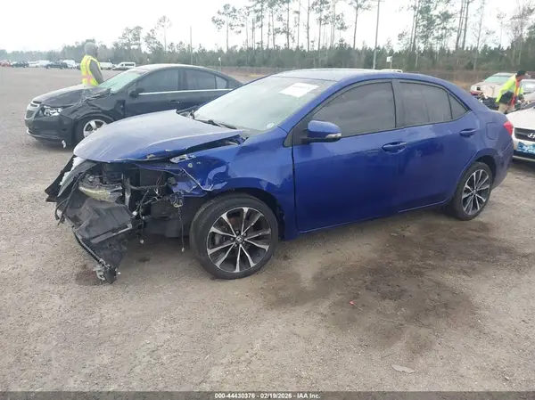5YFBURHE1JP800301 2018 TOYOTA COROLLA - Image 2
